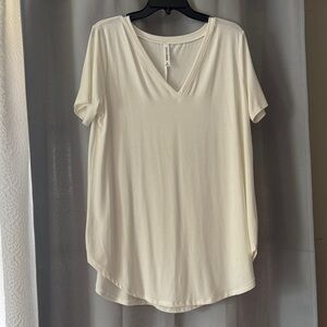 Zenana Outfitters Cream Short Sleeve V-Neck Top
